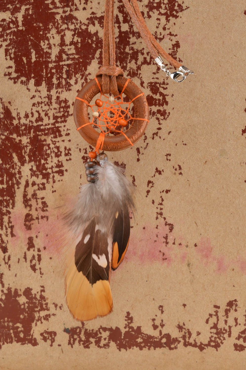 Ловец Снов кулон из дерева с натуральными перьями ручной работы Оранжевый омут фото 1
