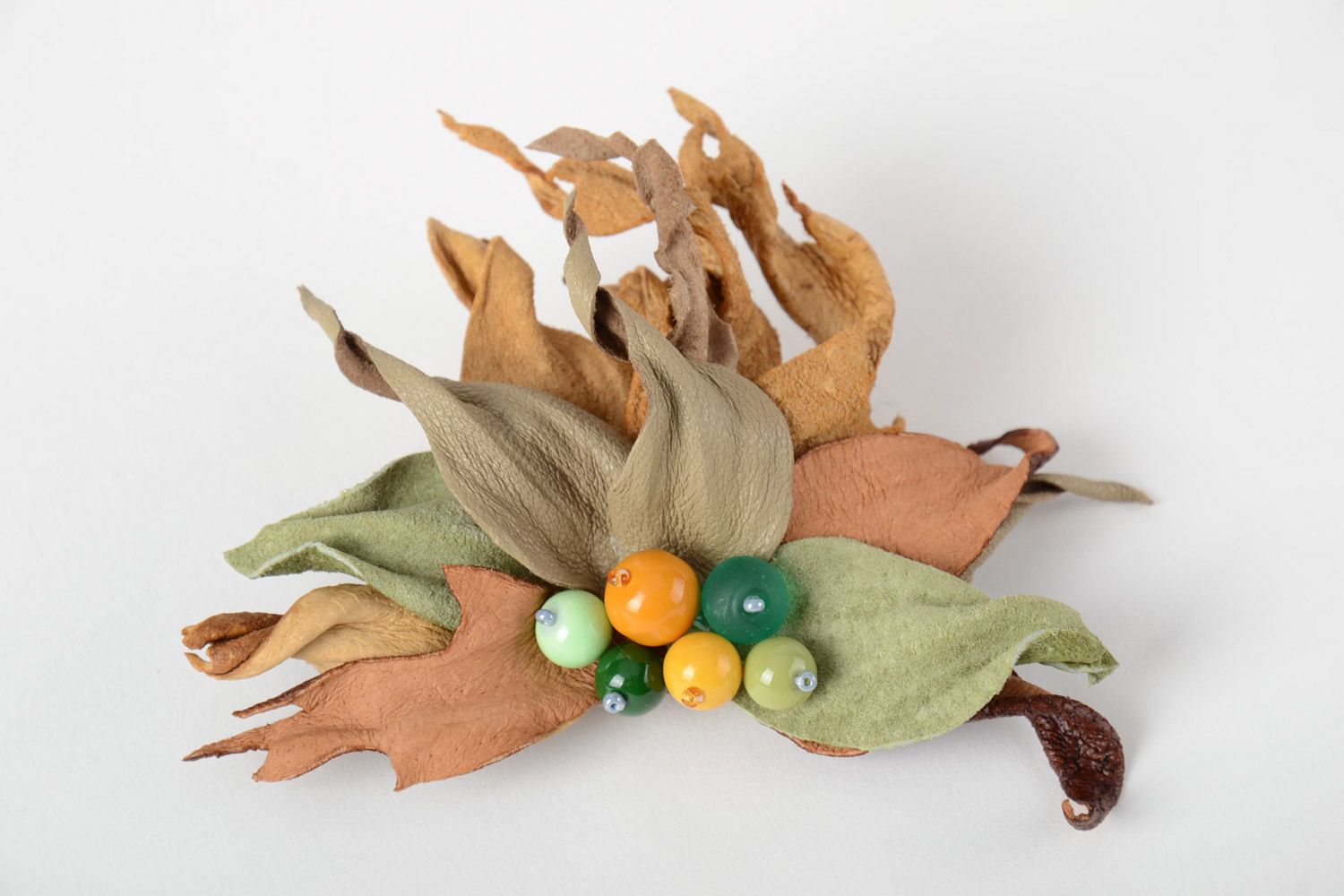 Handmade middle-sizes leather flower brooch in beige color palette with beads photo 3