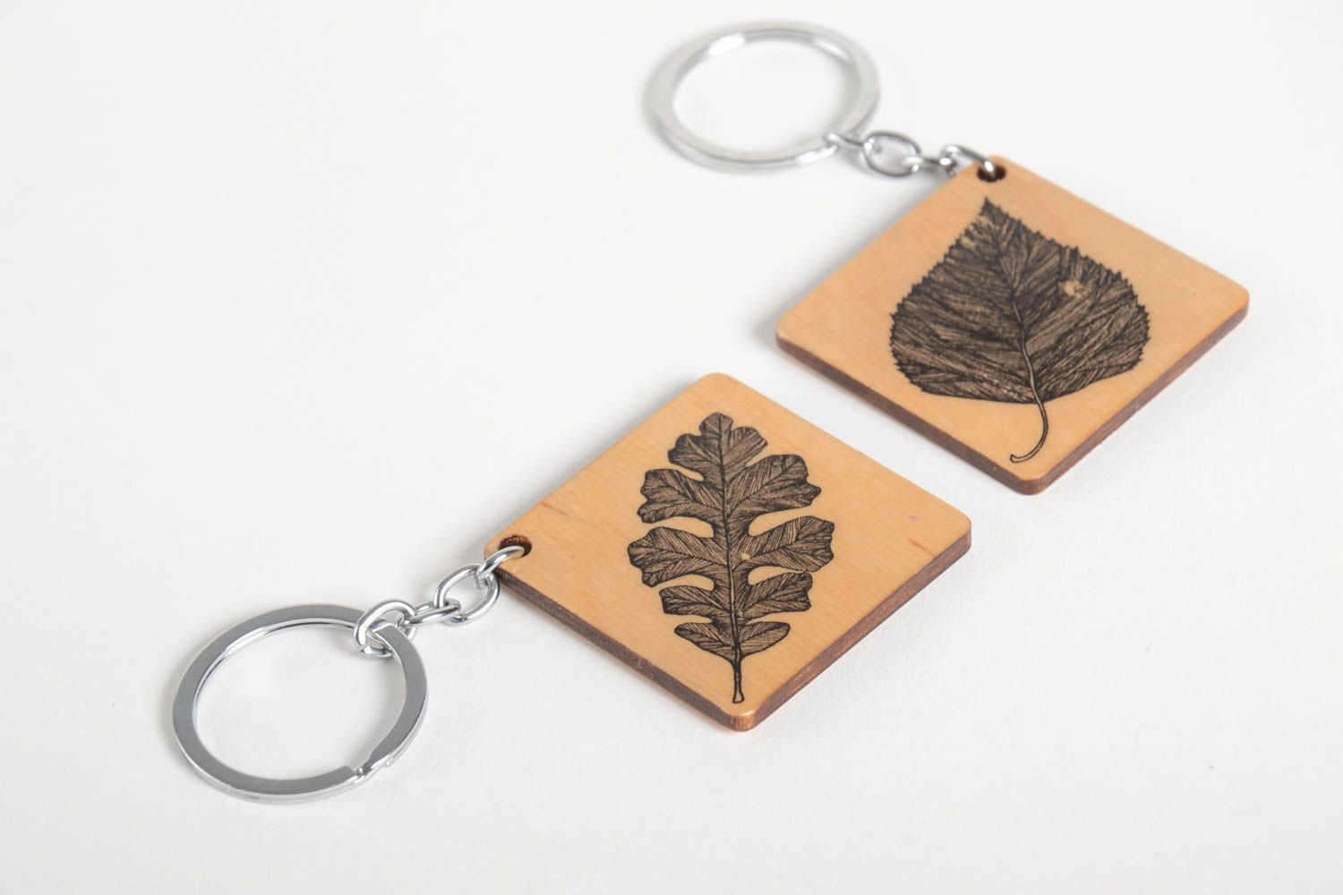 Porte-clé en bois Porte-clef fait main avec images de feuilles Cadeau original photo 5