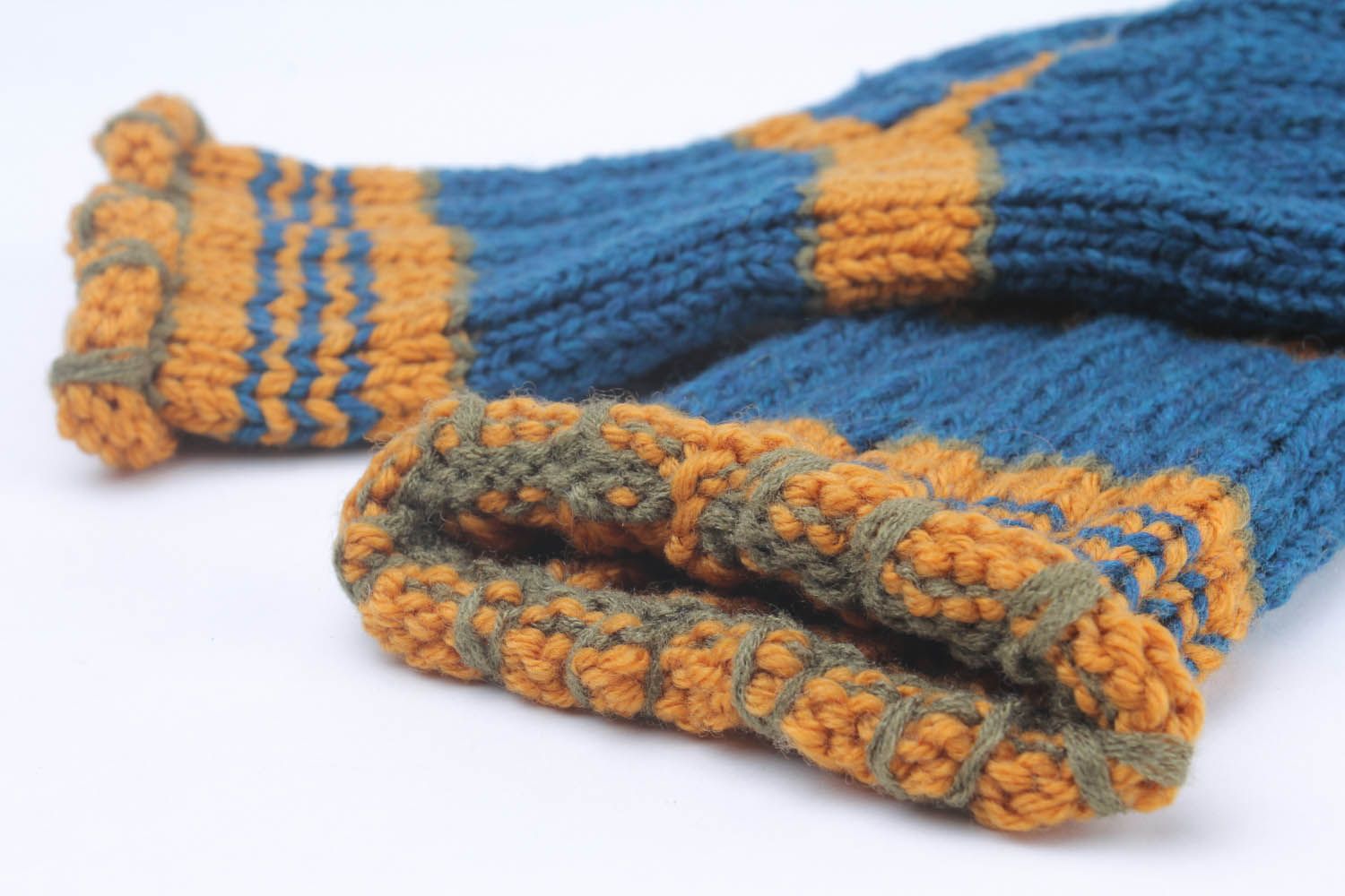 Chaussettes faites main tricotées en demi-laine photo 2