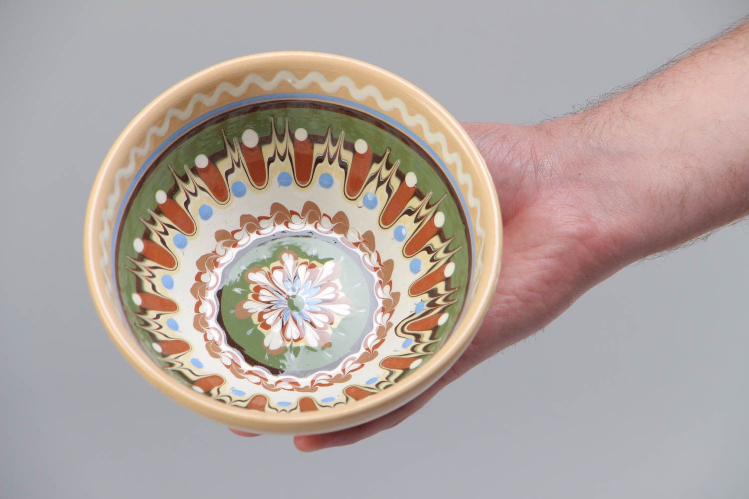 Красивая глиняная миска на 400 мл ручной работы расписанная цветной глазурью фото 4