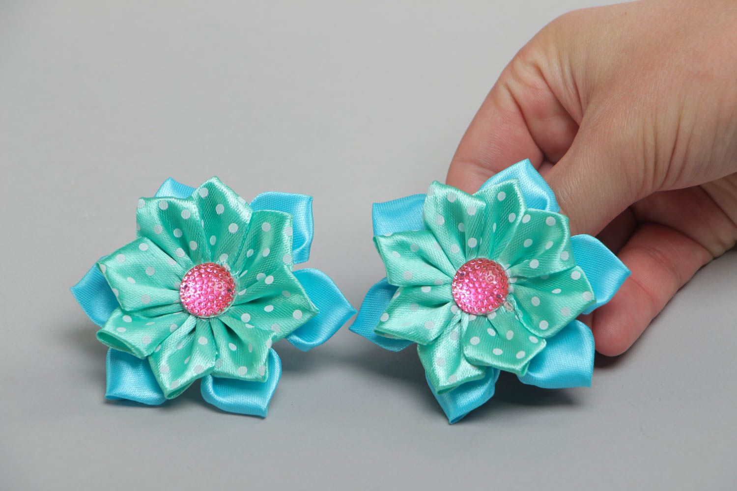 Set of handmade satin ribbons made of satin ribbons turquoise-blue flowers 2 pieces photo 5