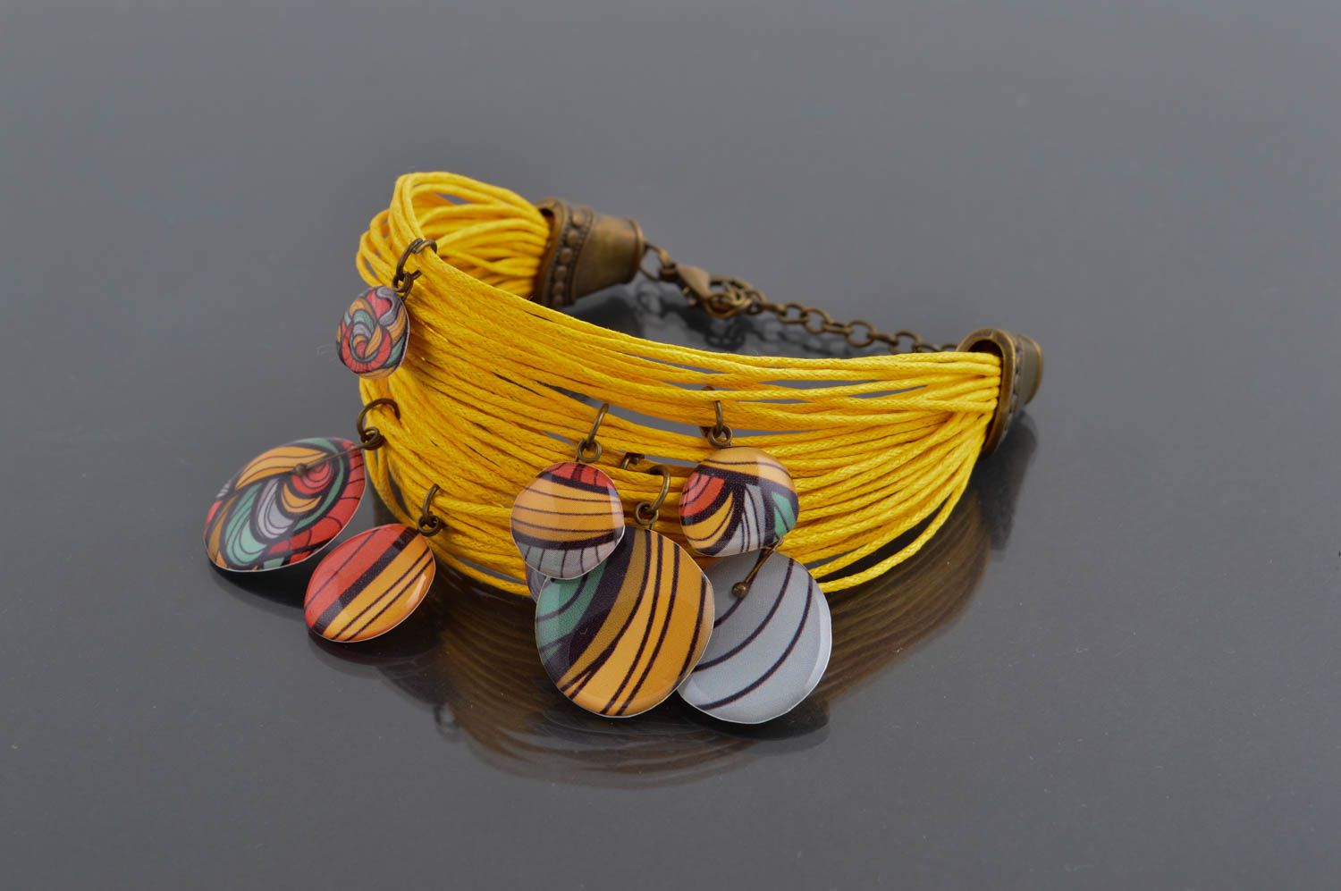 Bracelet lacets Bijou fait main avec pendeloques Accessoire pour femme design photo 1