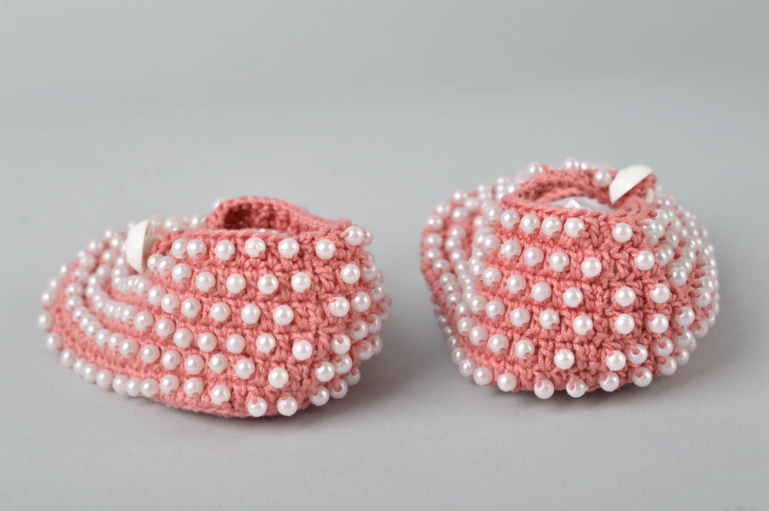 Chaussons bébé fait main Pantoufle tricot Accessoire bébé rose coton perles photo 5