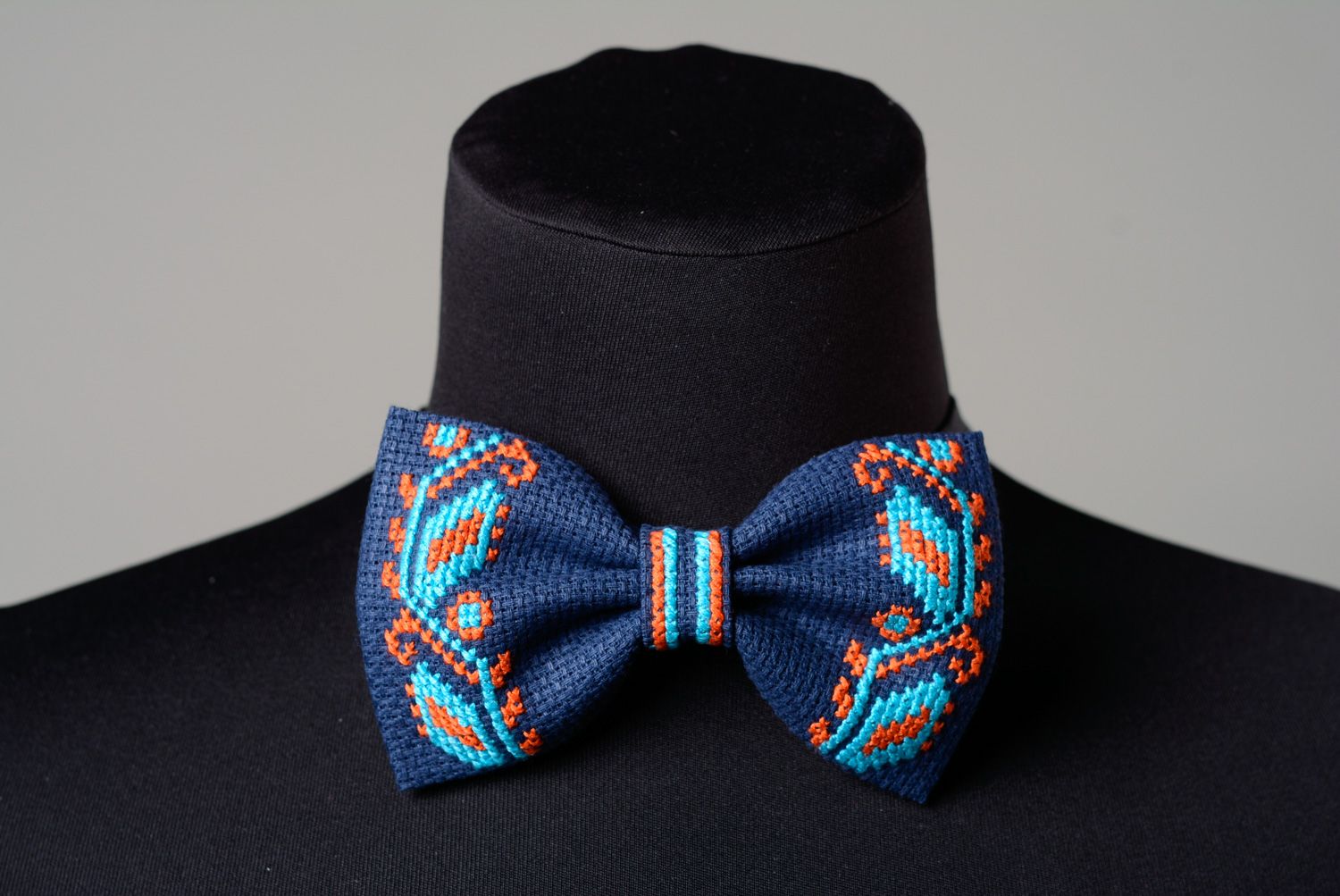 Handmade stylish blue bow tie with traditional Ukrainian embroidery for men photo 1