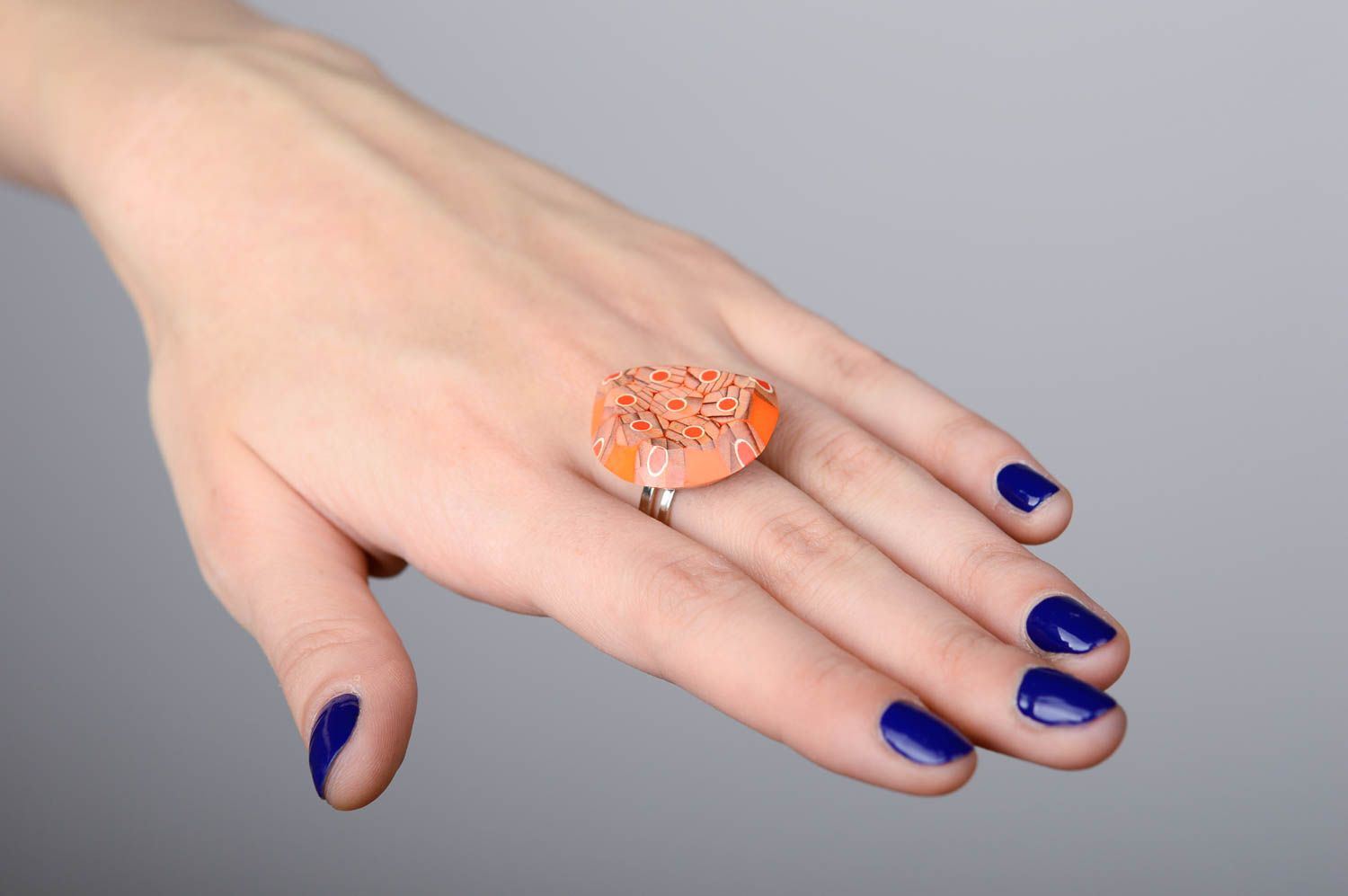 Перстень ручной работы кольцо из карандашей оранжевое крупное стильное кольцо фото 2