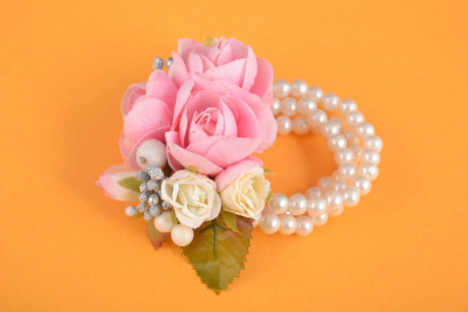 Bracelet perles d'imitation Bijou fait main Accessoire femme avec boutonnière photo 1