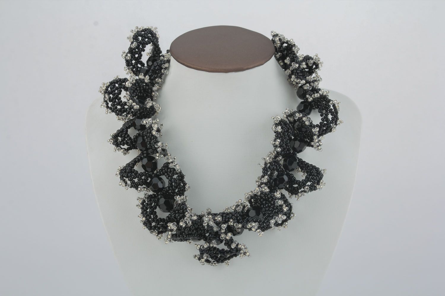 Volume necklace made of natural stones photo 3