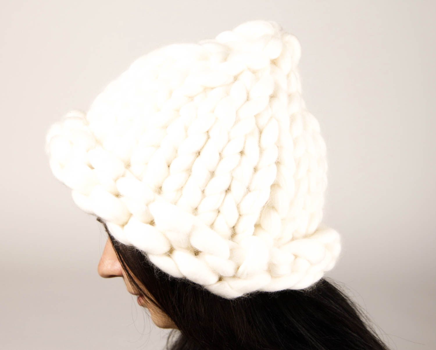 Головной убор ручной работы зимняя женская шапка вязаная красивая шапка фото 2