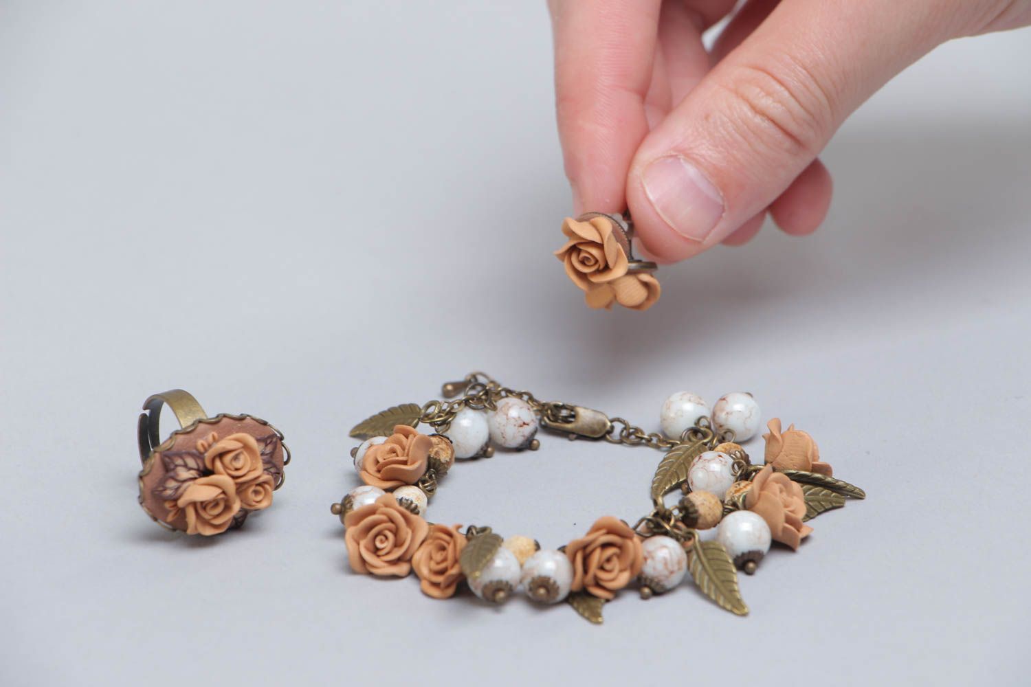 Interessantes Schmuck Set Ring Ohrringe und Armband beige Rosen Designer Handarbeit foto 5
