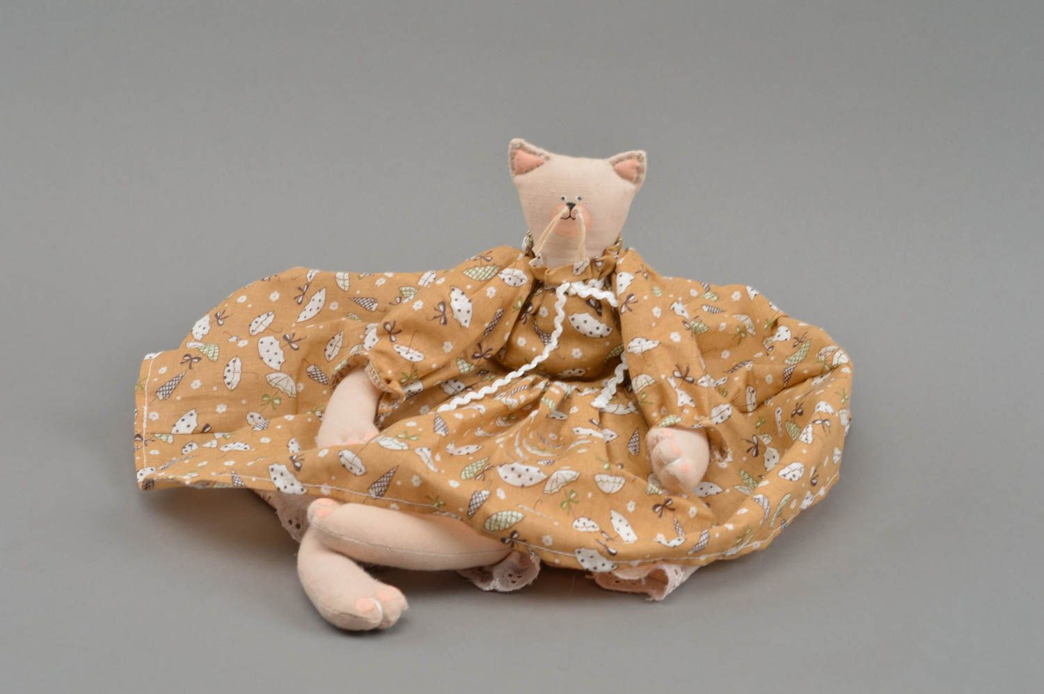 Peluche chat beige en robe marron à motif originale faite main belle en tissu photo 3