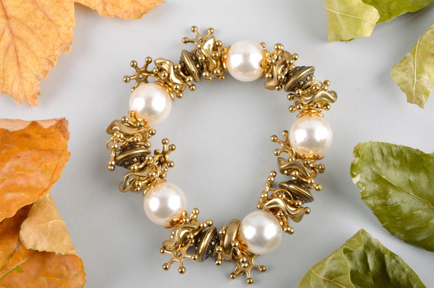 Bracelet de soirée Bijou fait main fausses perles blanches métal Cadeau femme photo 1