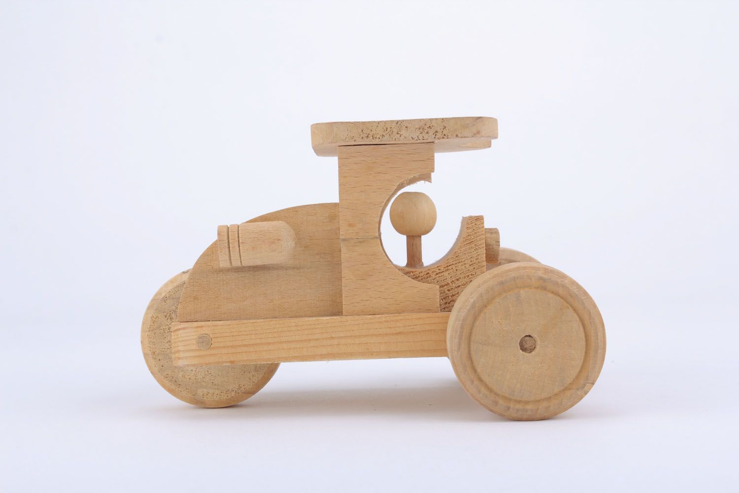 Trattore giocattolo fatto a mano giocattolo di legno semilavorato da dipingere foto 4
