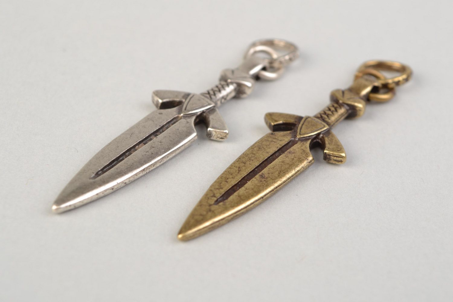 Set of 2 handmade designer metal neck pendants in the shape of knives unisex photo 5