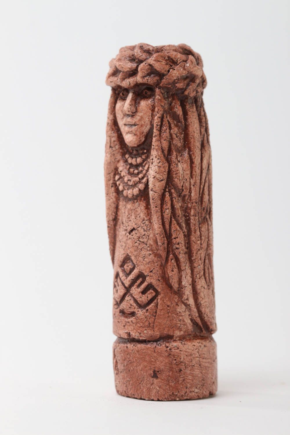 Славянский оберег хэнд мейд статуэтка из глины славянский амулет Кумир в венке фото 2