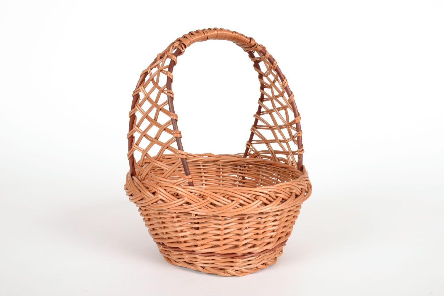 Woven basket with a handle photo 3