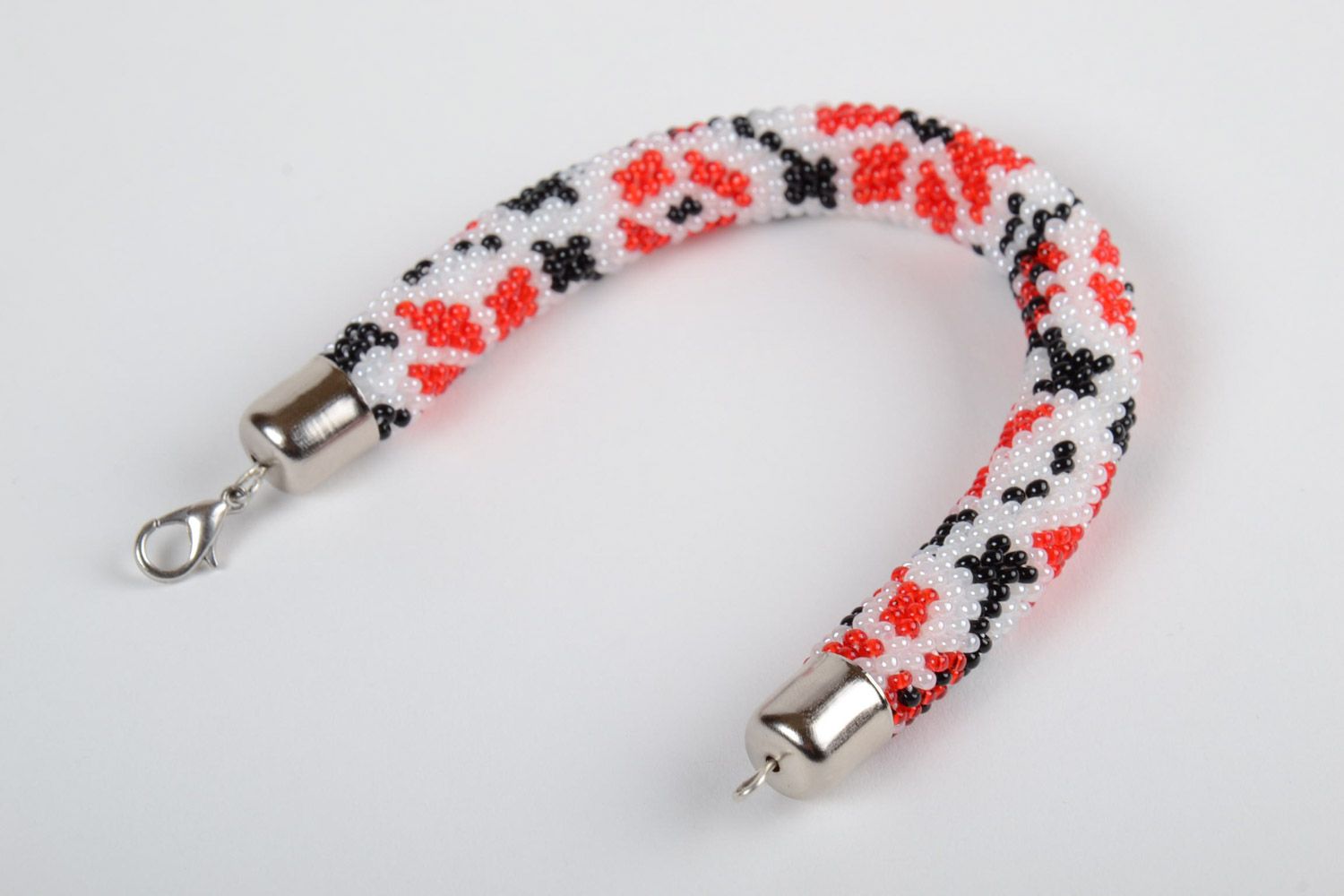 Bracelet ethnique en perles de rocaille au crochet blanc rouge noir fait main photo 4