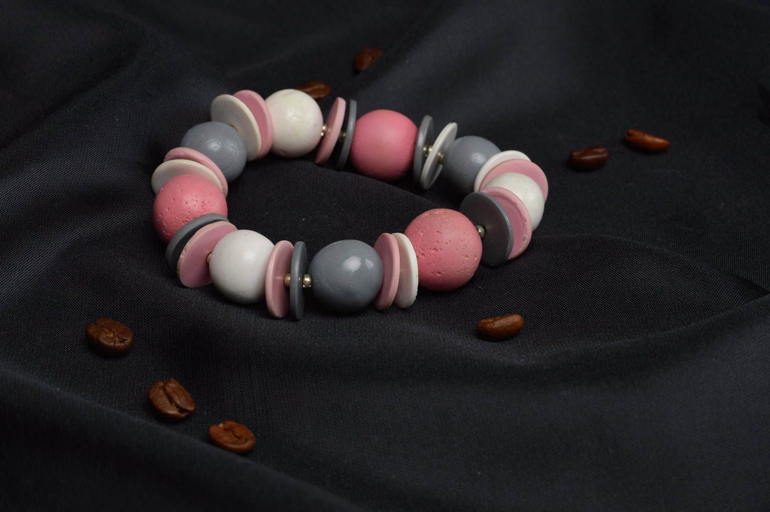 Fashion pink, grey, white beads bracelet on elastic cord photo 1