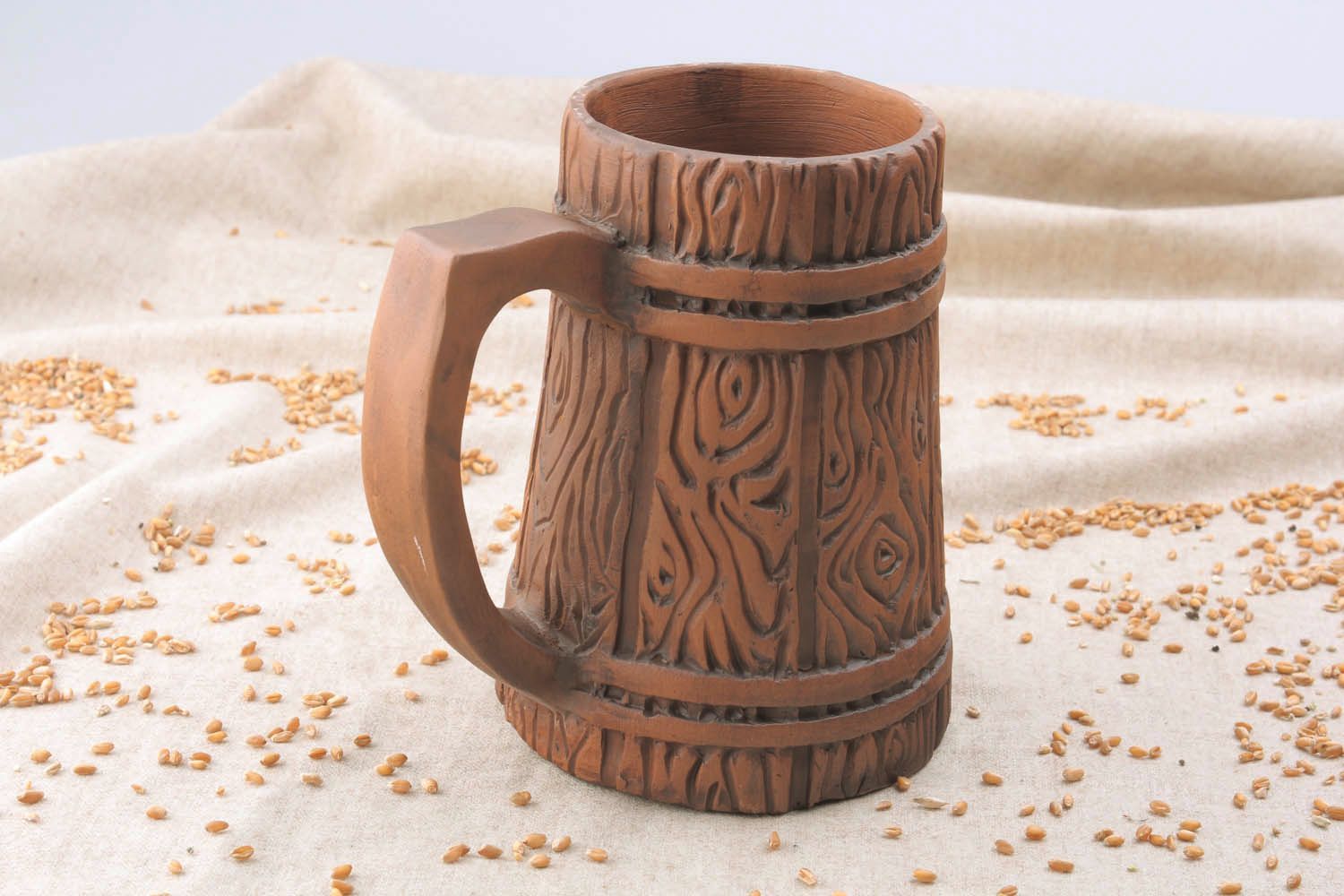 Handgemachter Bierkrug aus Keramik foto 1