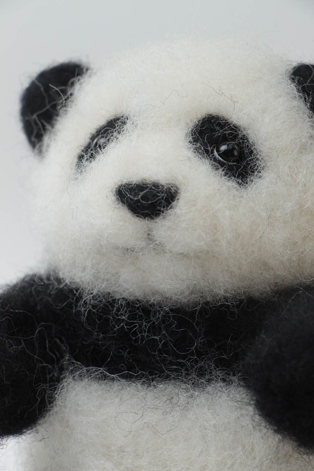 Маленькая мягкая игрушка в технике валяния из натуральной шерсти панда хэнд мейд фото 3