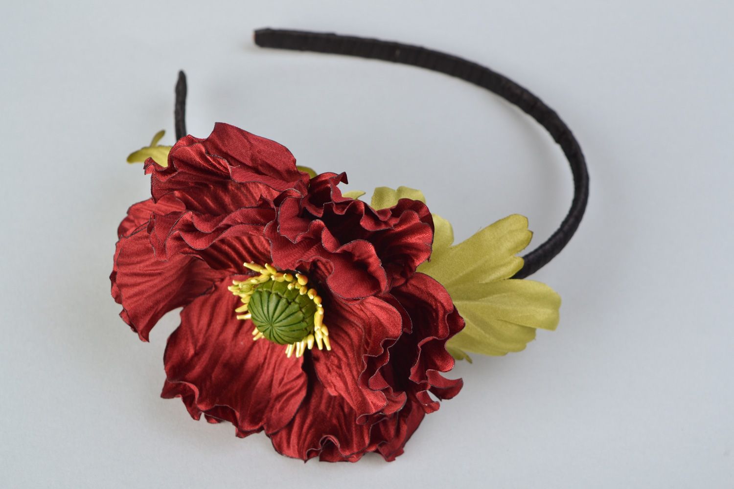 Diadema hecha a mano con flor burdeos bonita de autor foto 1