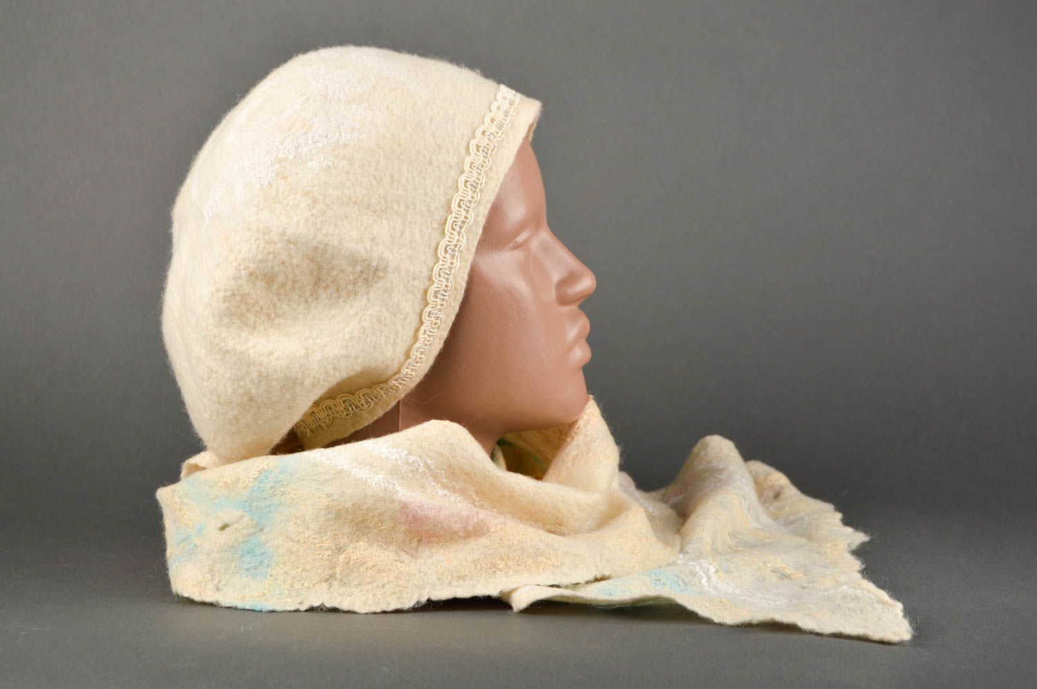 Handmade Accessoires für Frauen Designer Schal Damen Mütze aus Wolle weiß foto 3