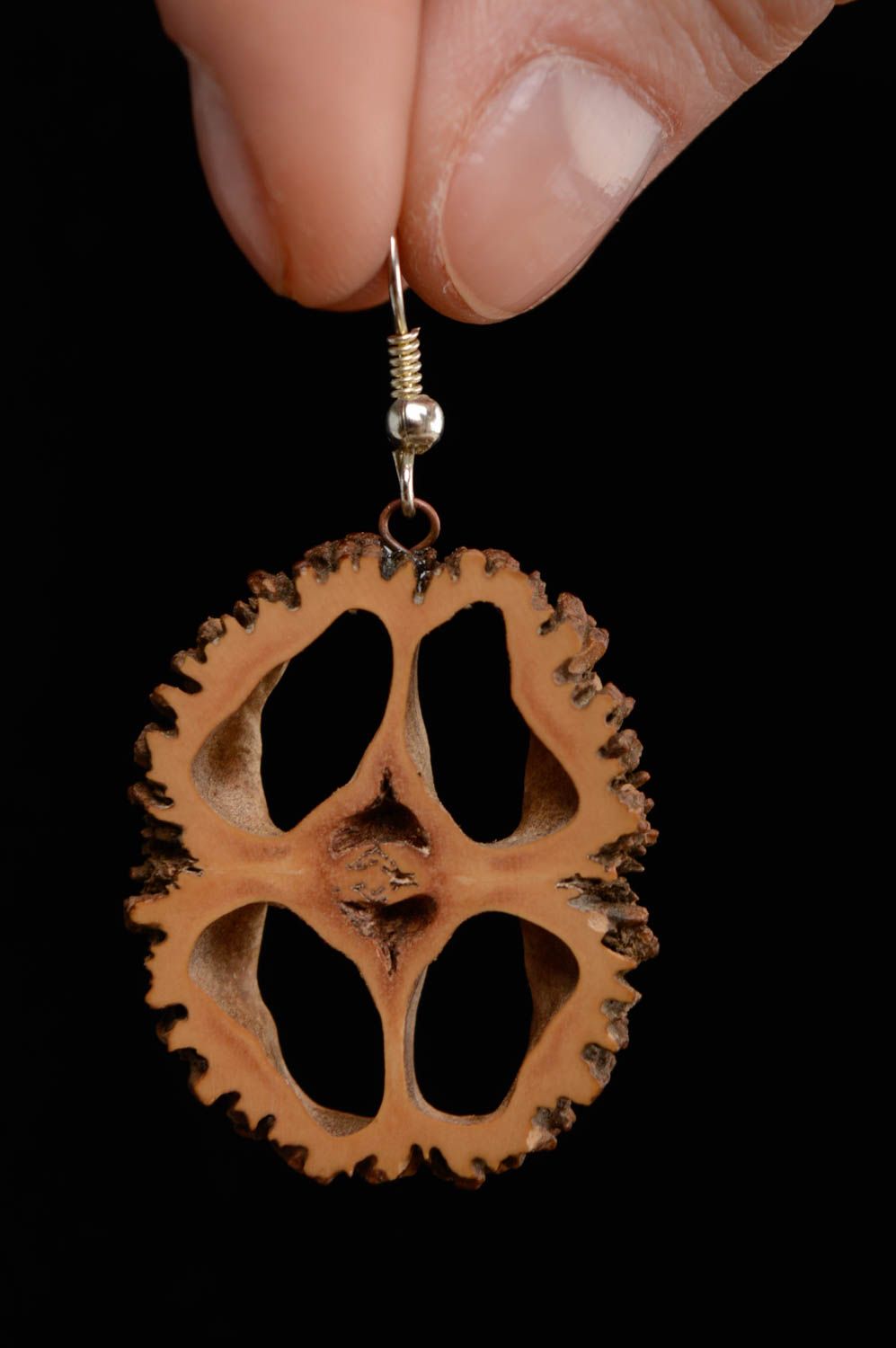 Handgemachte Ohrringe aus Walnuss Holz foto 4