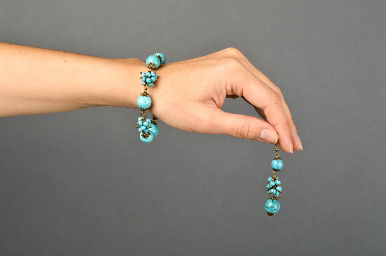 Украшения ручной работы длинные серьги из бирюзы голубой женский браслет фото 2