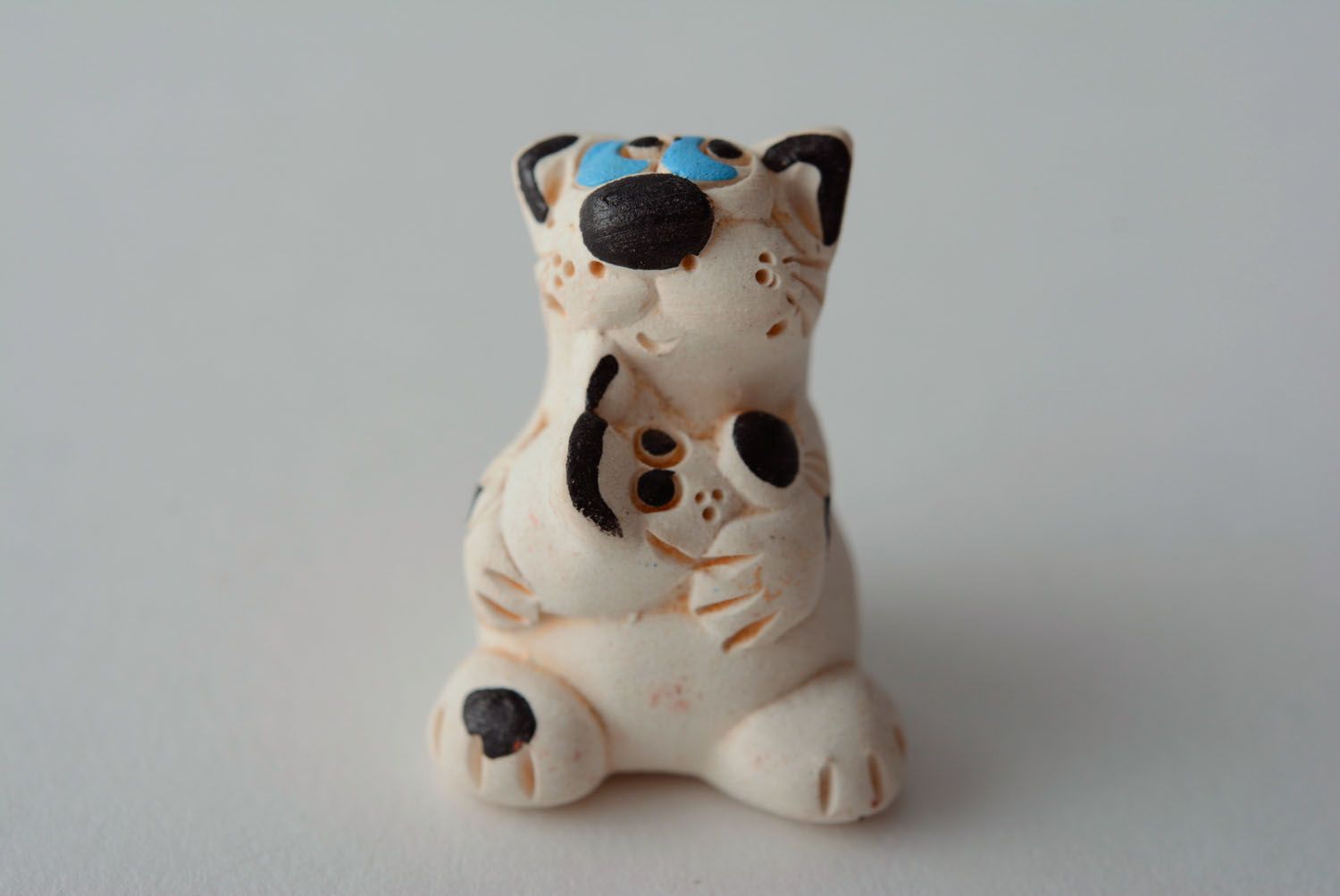 Figura de barro Gato con ratoncito foto 4