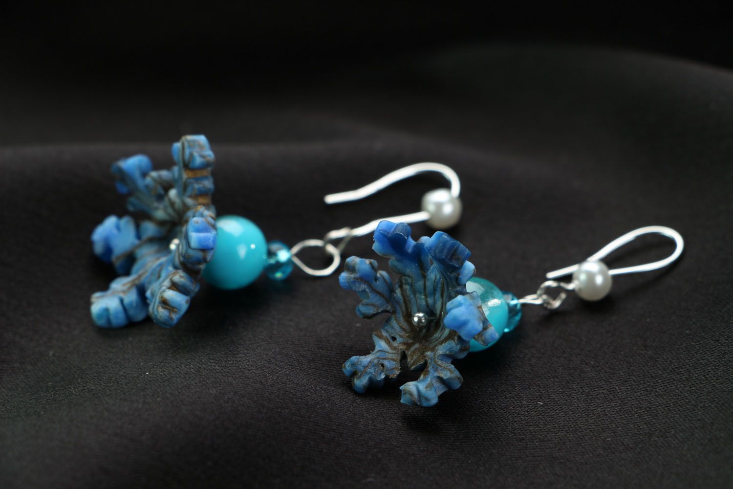 Blaue Ohrringe mit Blumen foto 2
