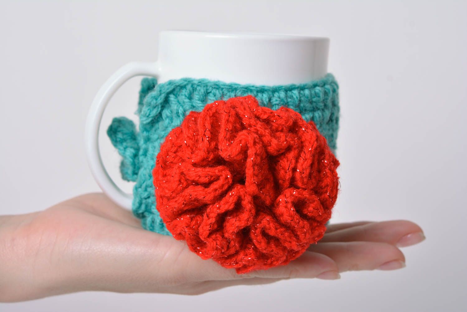 Crocheted decorative case for cup with flower handmade home decor ideas photo 3