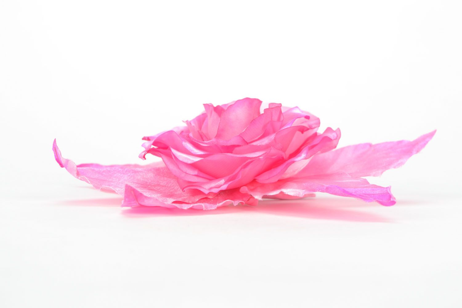 Broche en tissu en forme de fleur rose photo 4