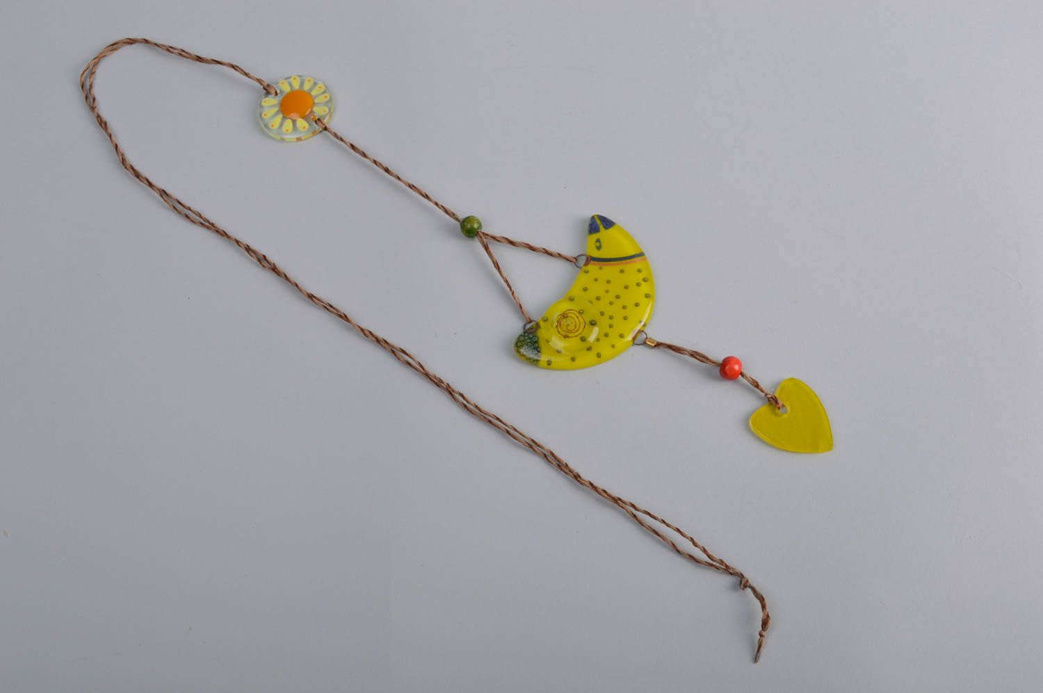 Petite décoration à suspendre en verre fusing faite main originale oiseau jaune  photo 3
