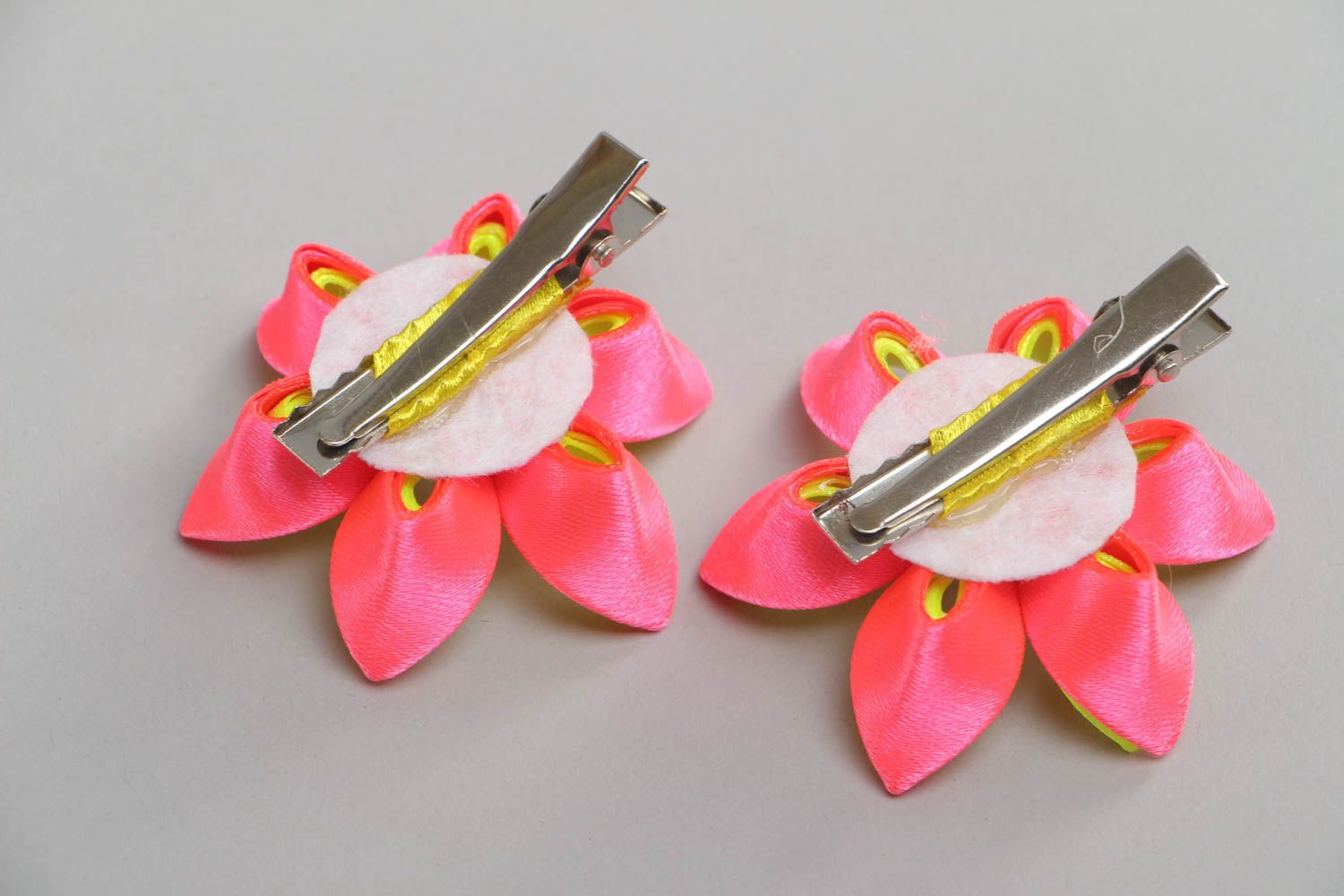 Set of bright handmade kanzashi flower hair clips for children 2 pieces photo 4