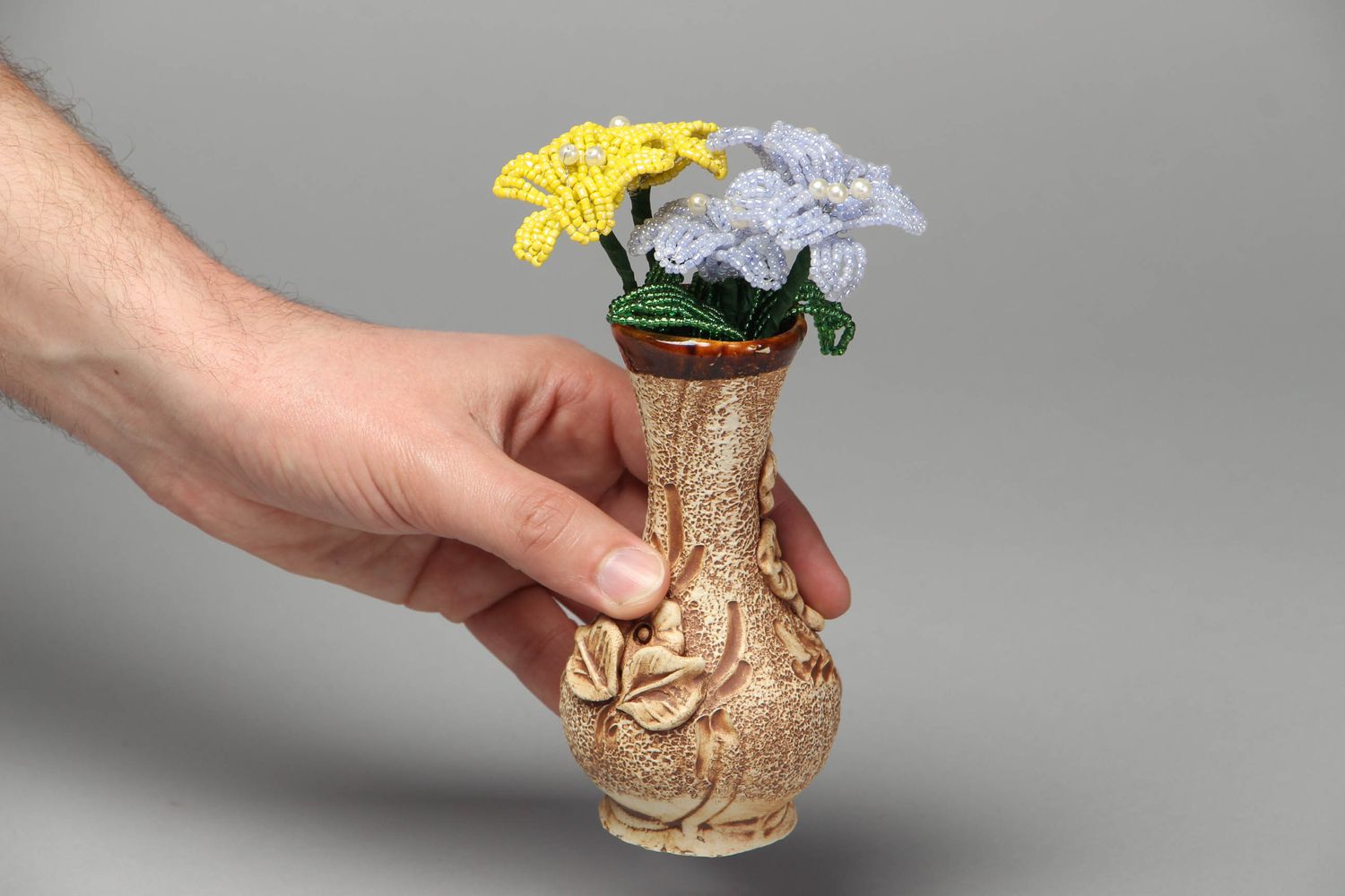 Цветы из бисера в вазочке ручная работа  фото 4