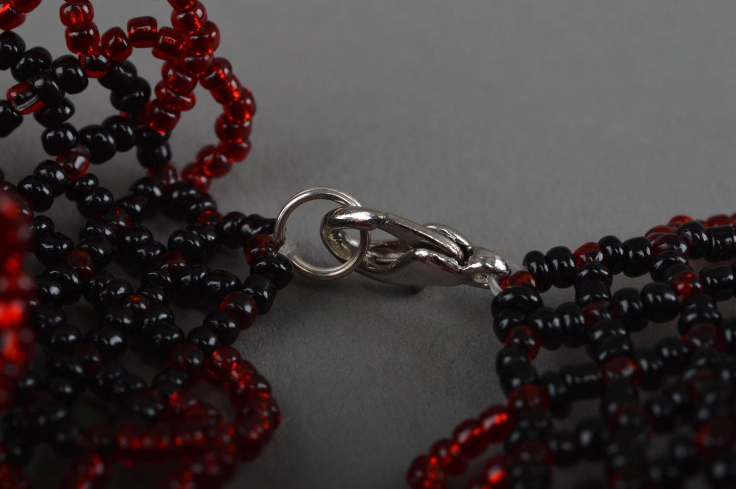 Ожерелье из бисера необычного дизайна черное красивое ручной работы хэнд мейд фото 4