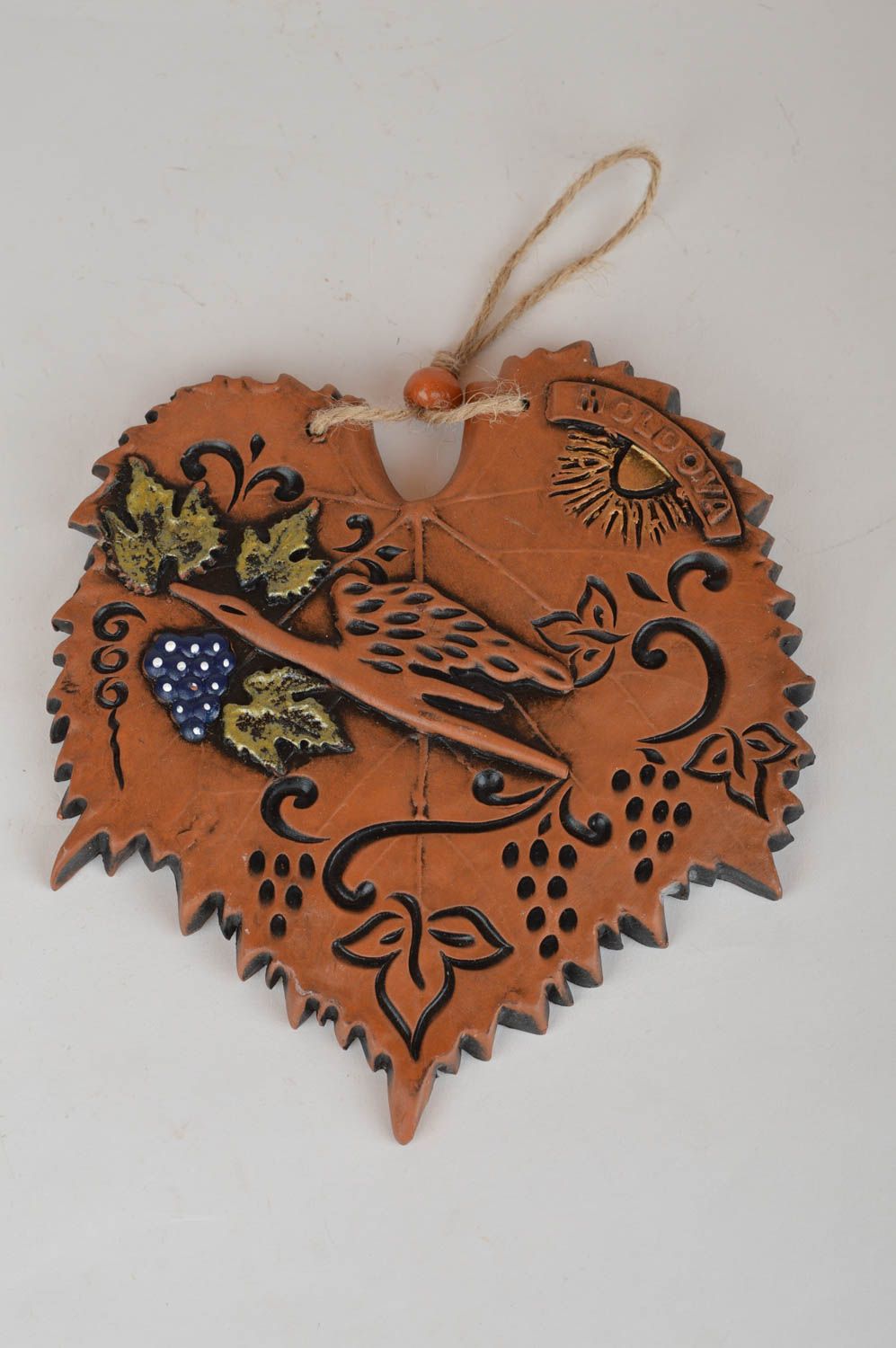 Объемное панно на стену в виде листа из глины на бечевке коричневое хэнд мейд фото 5