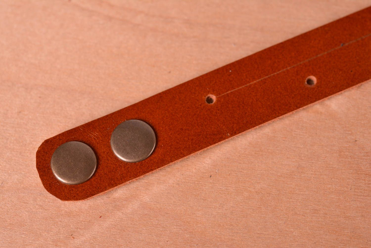 Bracelet cuir Bijou fait main brun avec fourniture en métal Accessoire femme photo 4