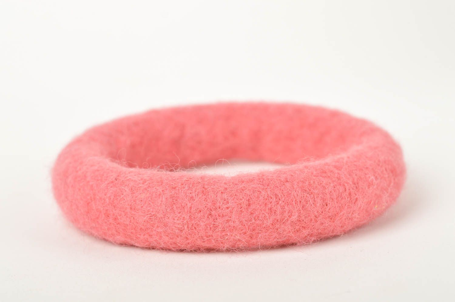 Bracelet en laine feutrée rose Bijou fait main original Cadeau pour femme photo 5
