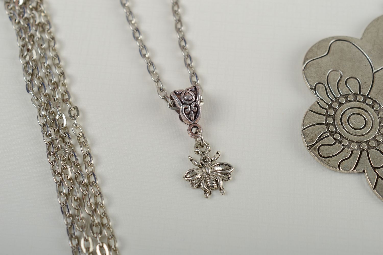 Anhänger aus Metall handmade Damen Accessoire Mode Schmuck mit Schmetterling foto 1