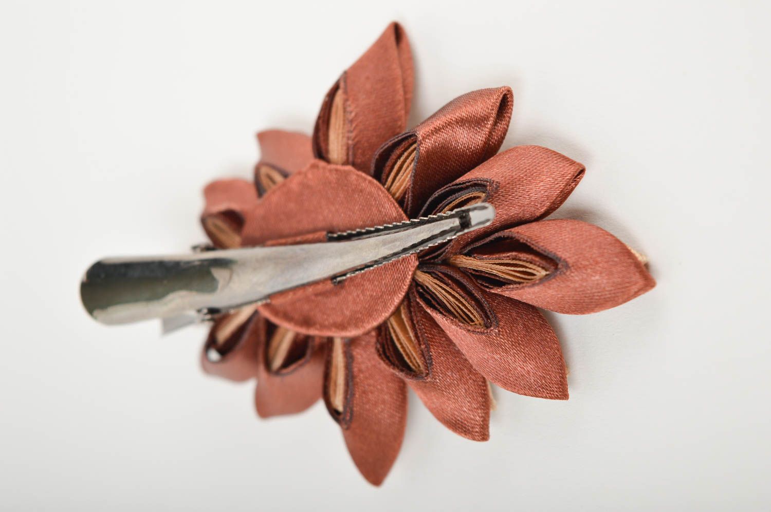 Blumen Haarspangen handmade Accessoire für Haare aus Atlas Schmuck für Frauen foto 4