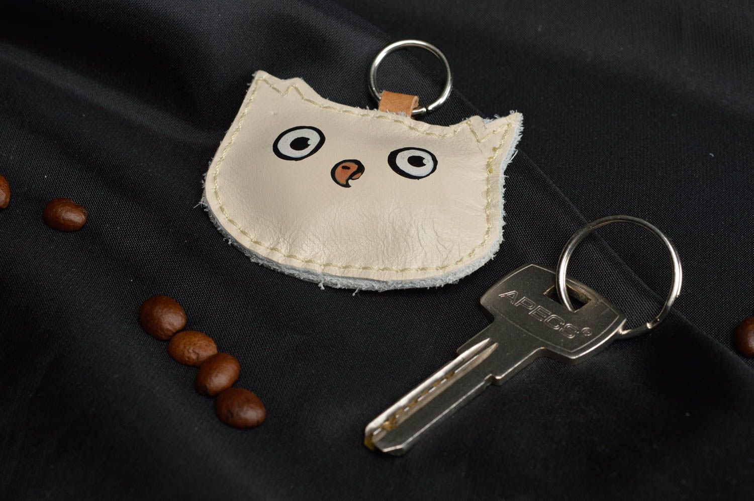 Porte-clés hibou en cuir naturel blanc fait main accessoire de créateur photo 1