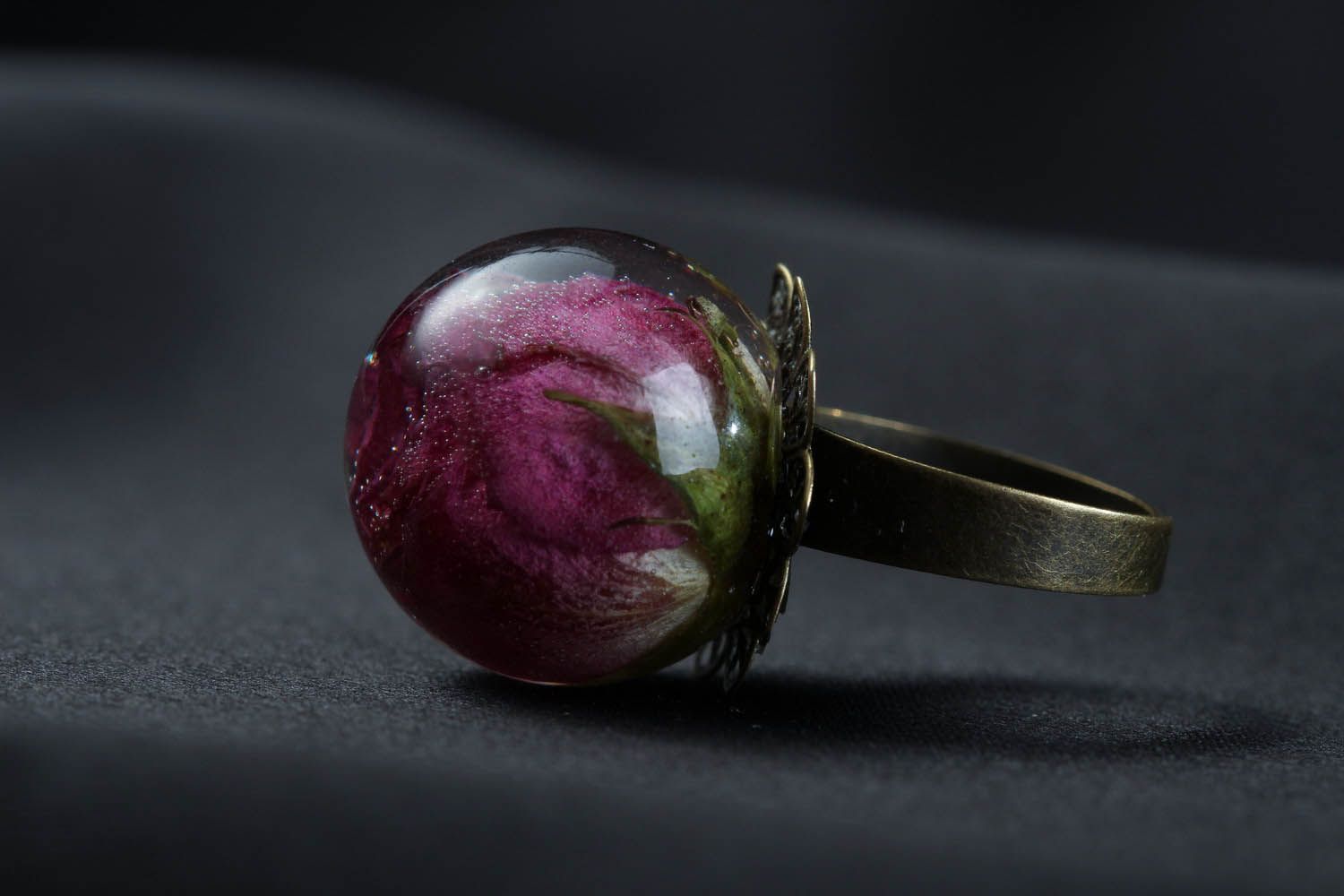 Ring with rose coated with epoxy photo 2