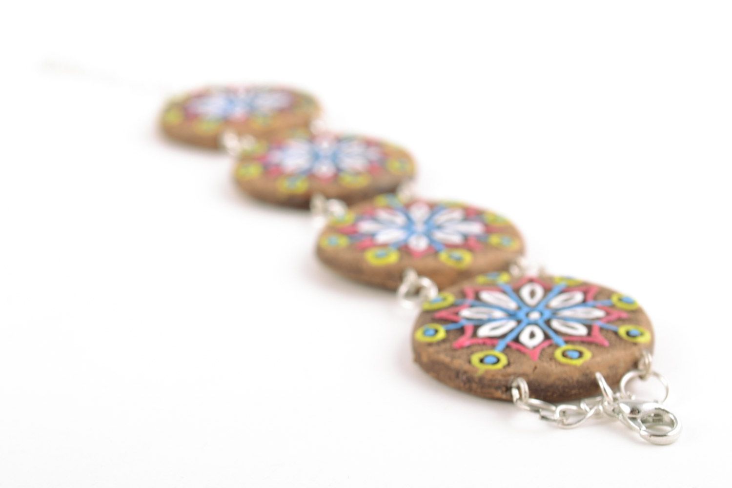 Глиняный браслет на цепочке яркий с росписью акриловыми красками ручной работы фото 5