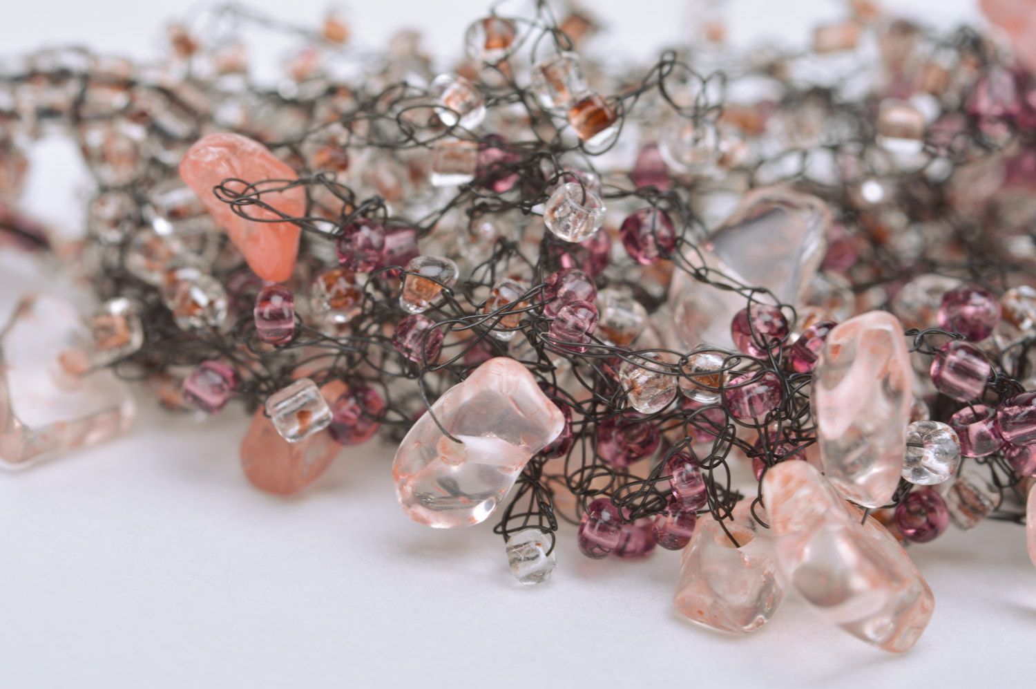 Оригинальное ожерелье из чешского бисера и розового коралла оригинальное воздушное фото 3
