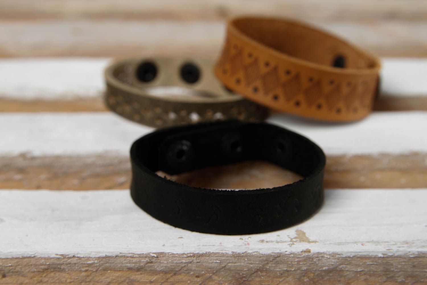 Bracelet fait main en cuir Bracelet original noir unisexe Accessoire en cuir photo 1