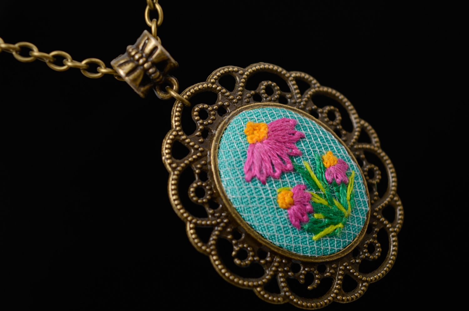 Rococo embroidered ring and pendant photo 3