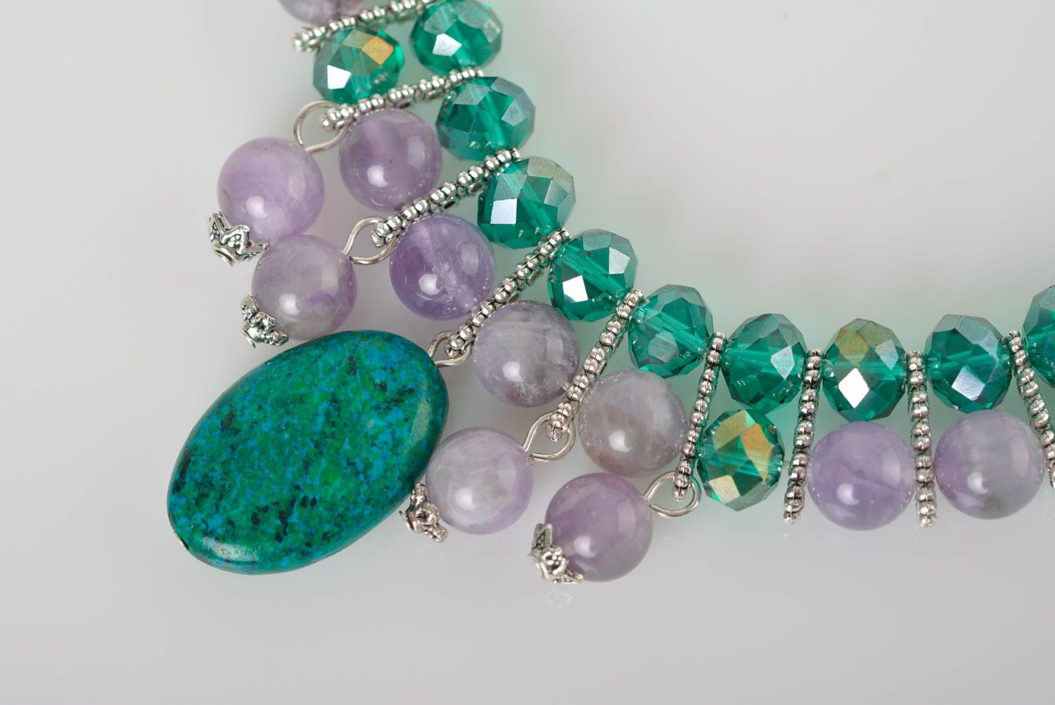Женское ожерелье ручной работы модное украшение стильное колье из бусин фото 3
