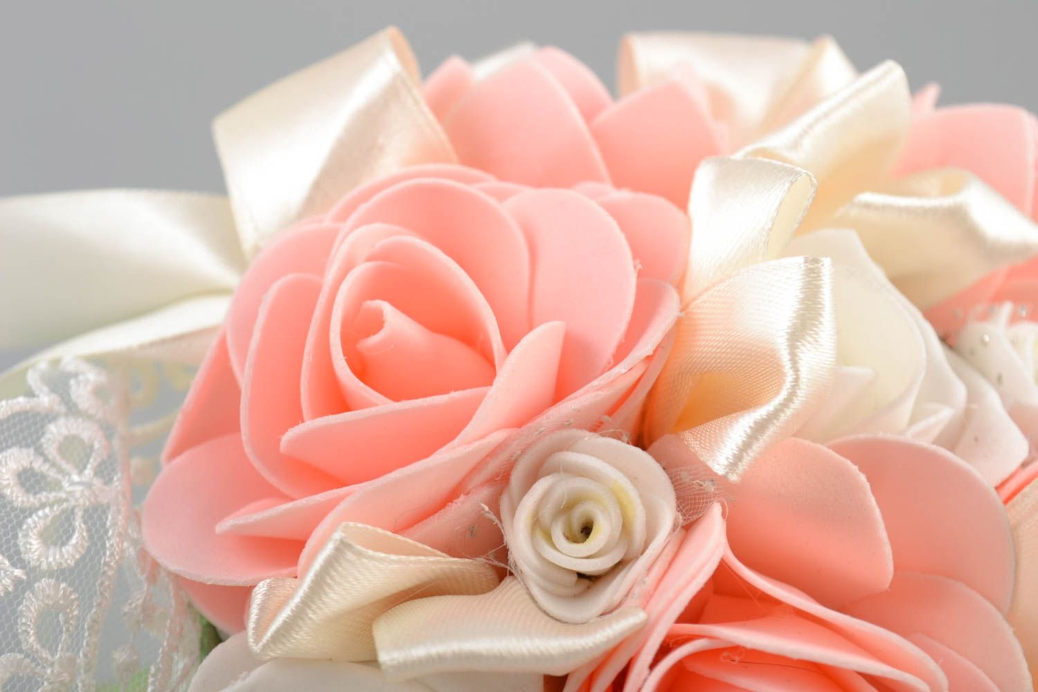 Bouquet artificiel de mariée en foamiran avec rubans et perles fait main photo 4