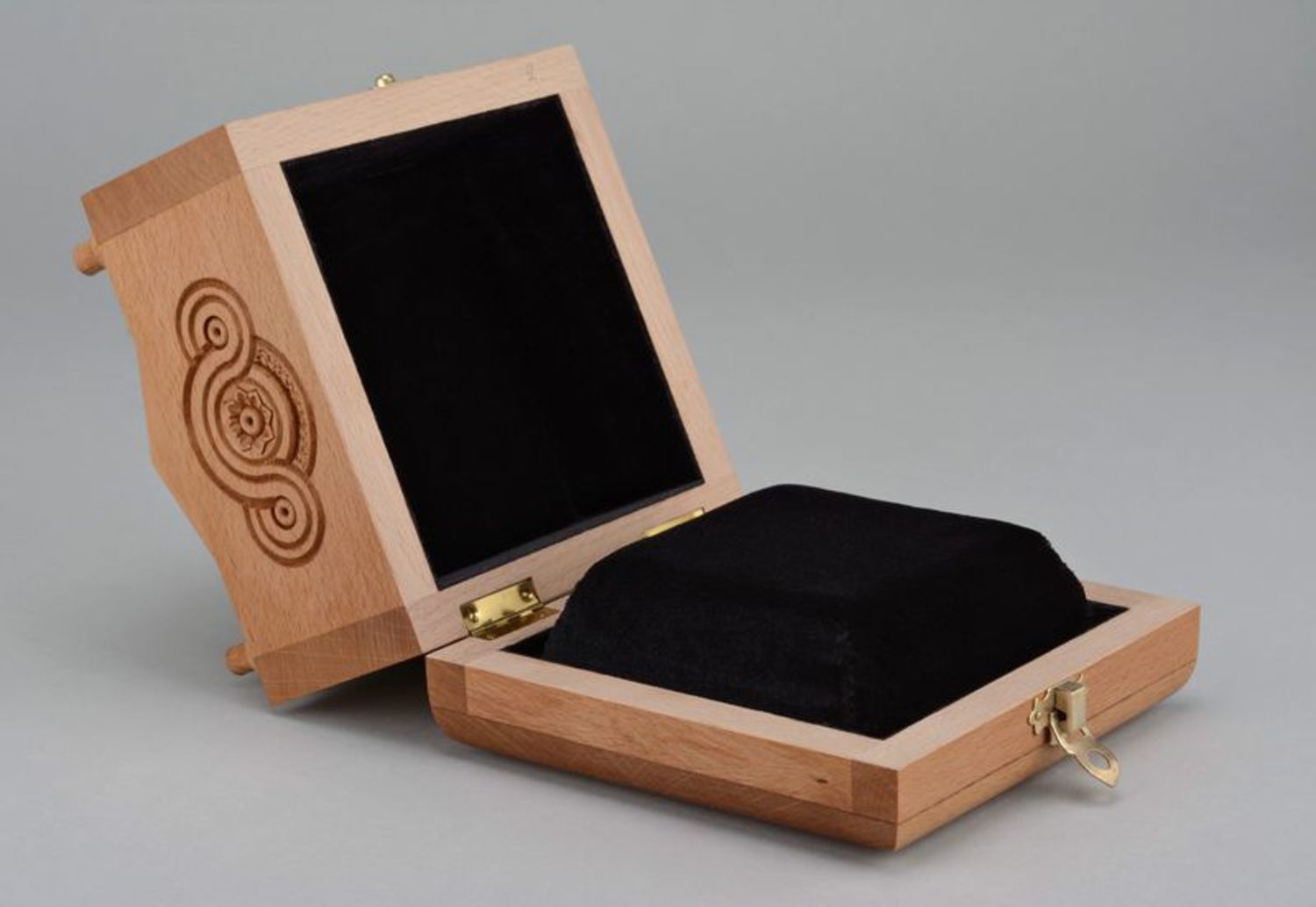 Caixa de jóias de madeira com fechadura foto 3